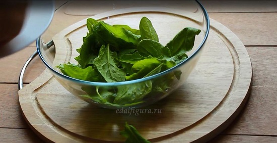 фото шпината салат с клубникой